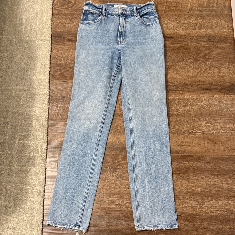 Abercrombie & Fitch ‘90s Straight Ultra High Rise